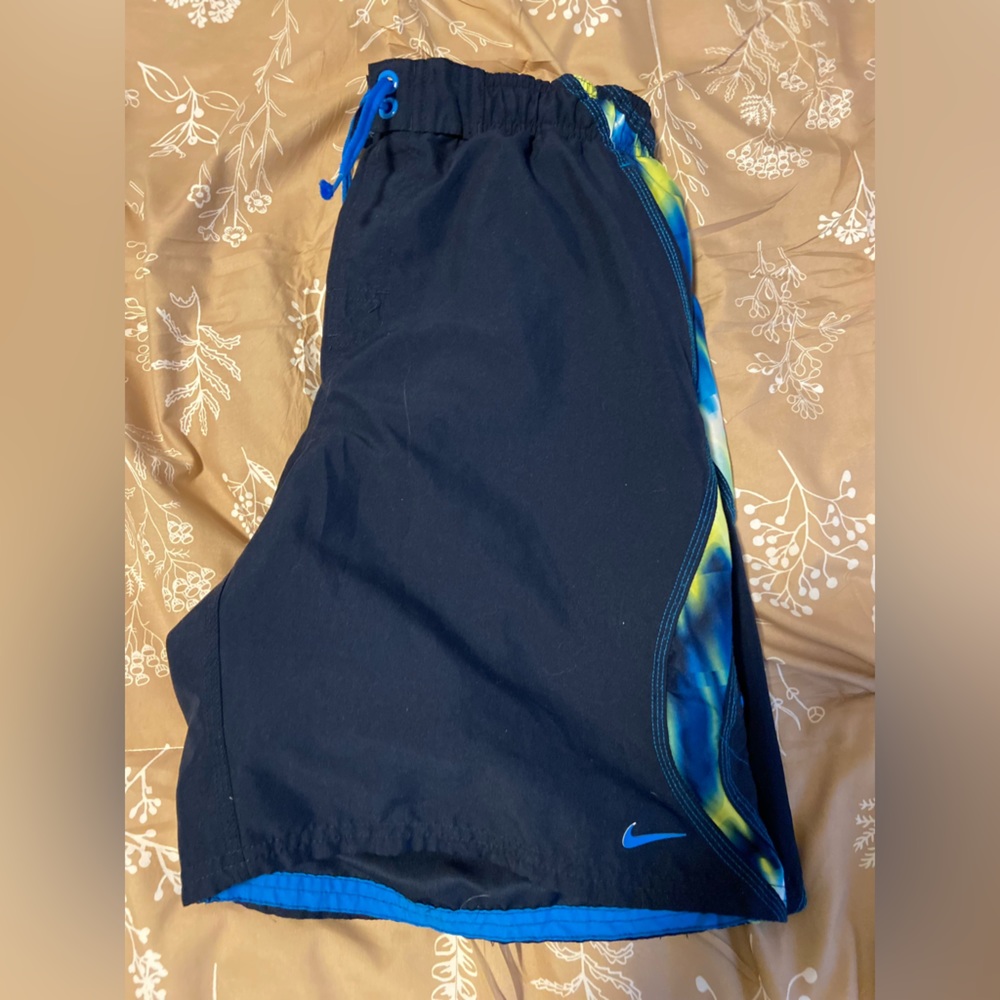 men’s swim trunks